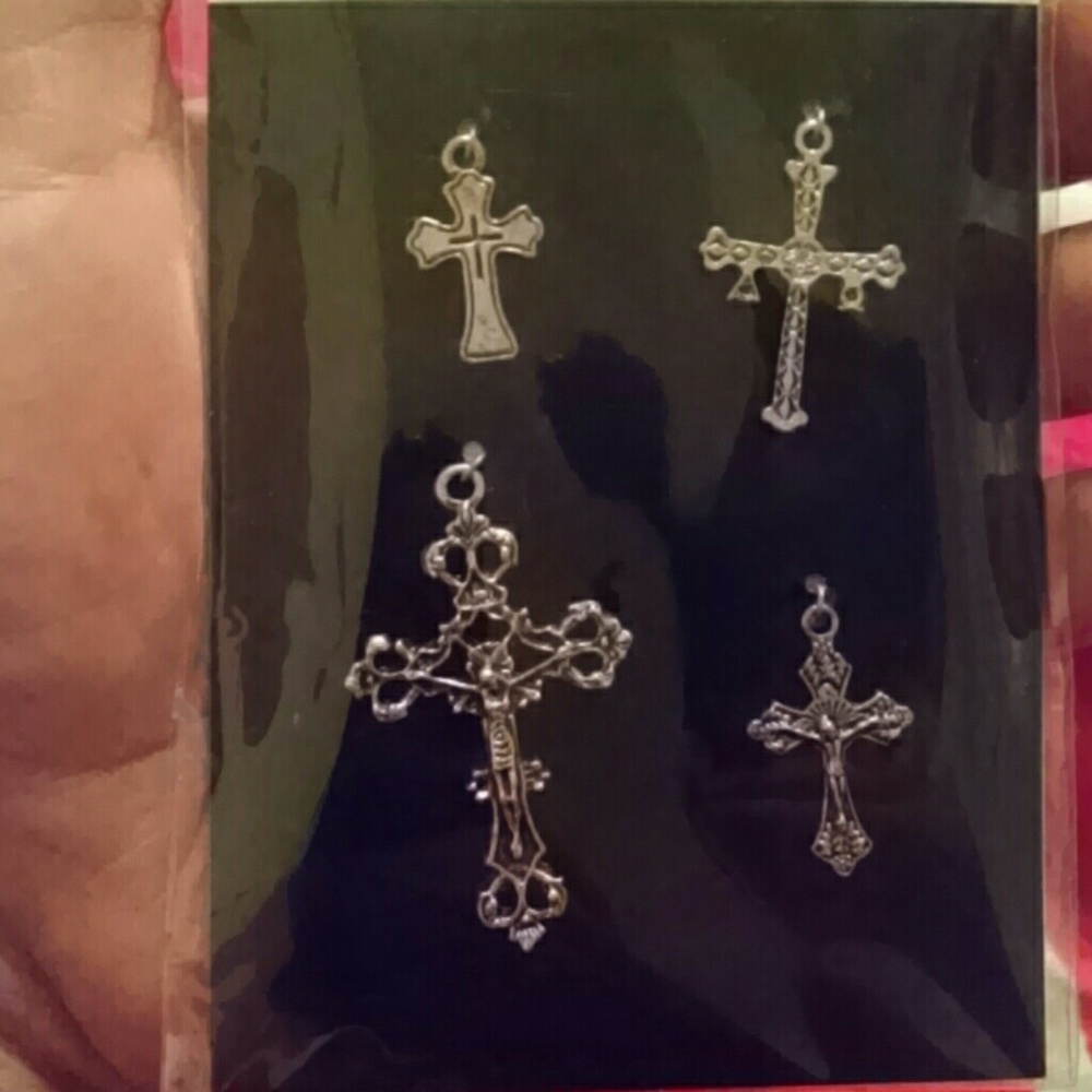 Assorted jewelry charms bundle. - Picture 6 of 7